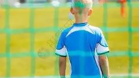 足球迷们沸腾了！王钰栋或牵手德乙劲旅达姆施塔特，亚洲新星闪耀欧洲绿茵场！