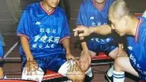 《蒯纪闻荣耀时刻：首冠荣耀，感恩每一步同行之路》