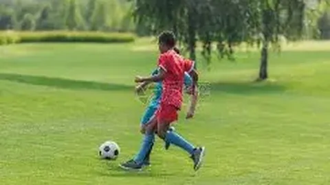 独家揭秘！切尔西11月最佳进球花落埃斯特旺，欧冠战巴萨一击制胜！