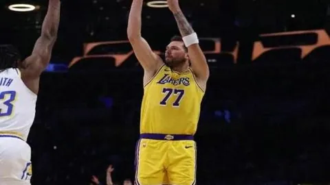 38岁老将瓦尔迪庆生夜独中三元，赛季19场贡献10球3助攻状态爆棚